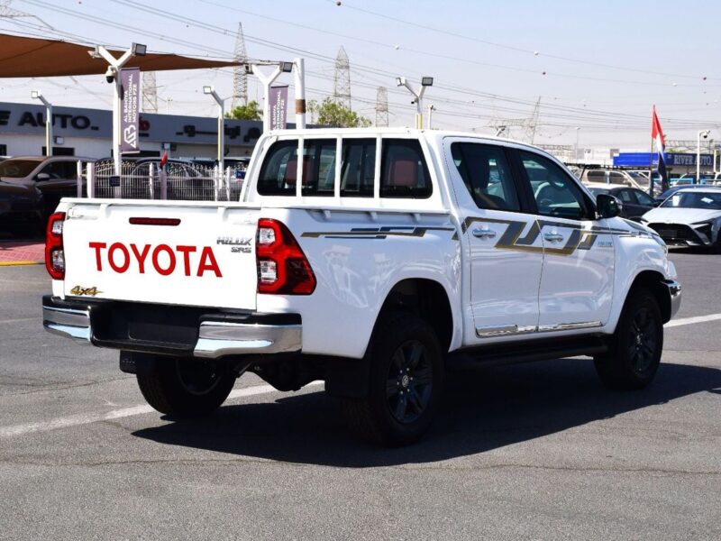 2026 Toyota Hilux SR5 2.7 Litres 4 Cylinders Petrol Engine White Maroon Pickup Truck GCC