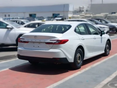 2025 Toyota Camry E 2.5 Litres 4 Cylinders Petrol Engine White Beige Sedan GCC Specs Automatic