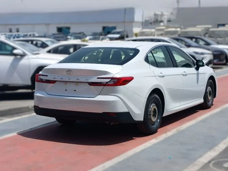 2025 Toyota Camry E 2.5 Litres 4 Cylinders Petrol Engine White Beige Sedan GCC Specs Automatic