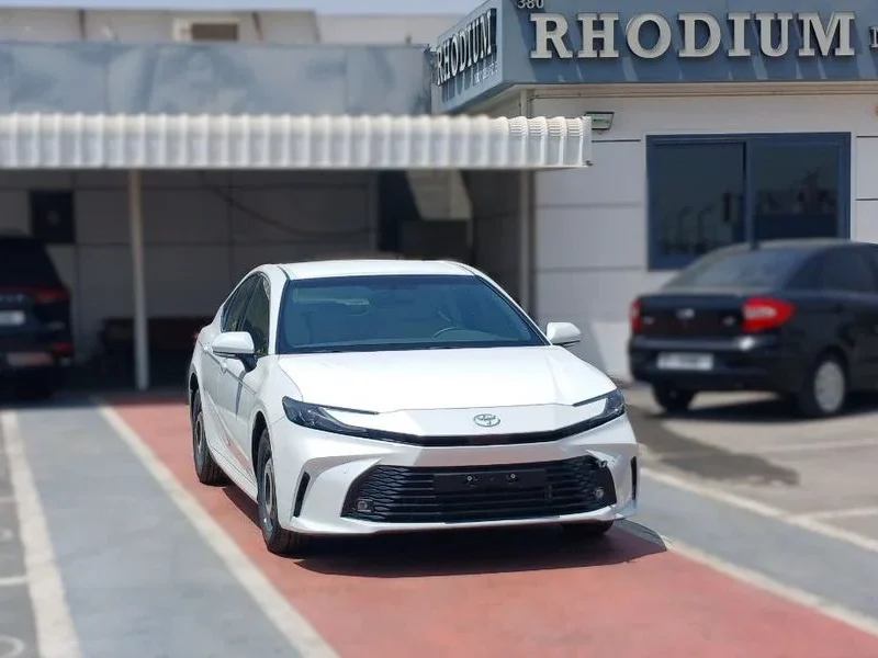 2025 Toyota Camry E 2.5 Litres 4 Cylinders Petrol Engine White Beige Sedan GCC Specs Automatic