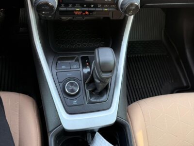 2022 TOYOTA RAV 4 XLE HYBRID 2.5 Litres V4 Engine White Mustard SUV American Specs