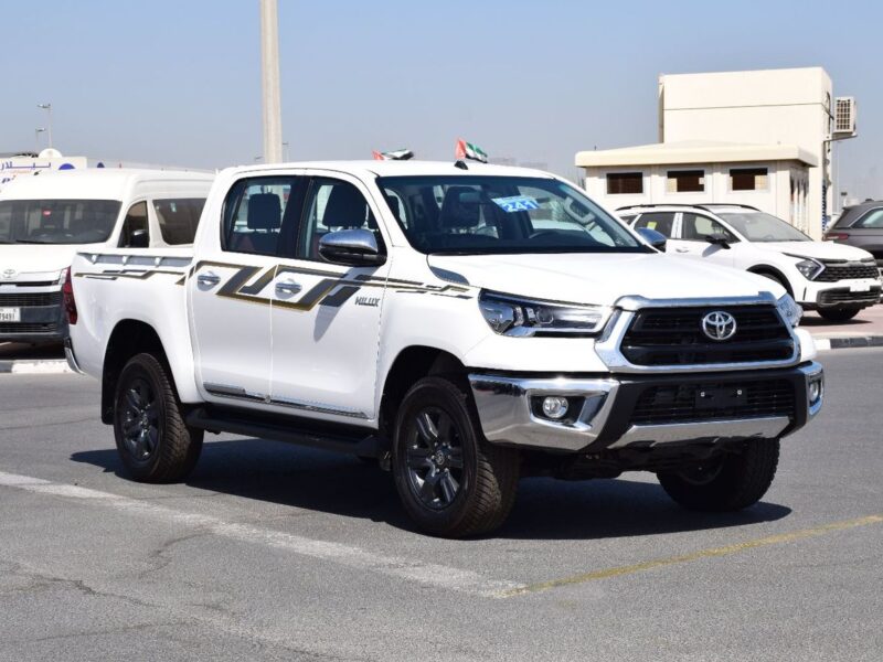 2026 Toyota Hilux SR5 2.7 Litres 4 Cylinders Petrol Engine White Maroon Pickup Truck GCC