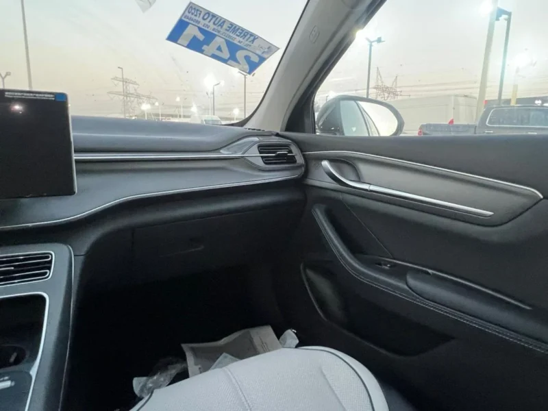 2025 BYD Destroyer 05 STD 1.5 L 4 Cylinders Hybrid Engine Black Beige Sedan Chinese Specs