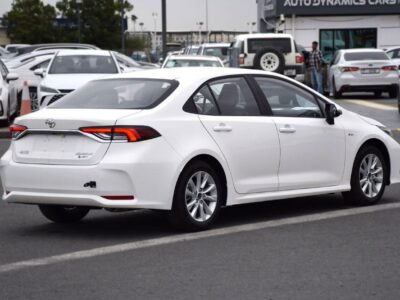 2025 Toyota Corolla XLI EXECUTIVE HEV 1.8L 4 Cylinders Engine White Grey Sedan GCC