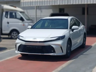 2025 Toyota Camry E 2.5 Litres 4 Cylinders Petrol Engine White Beige Sedan GCC Specs Automatic