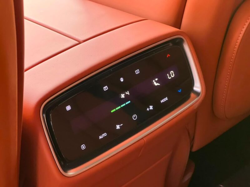 2025 AITO M9 STD 1.5 Litres 4 Cylinders Hybrid Engine Black Orange SUV Chinese Specs