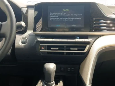 2025 Toyota Camry E 2.5 Litres 4 Cylinders Petrol Engine White Beige Sedan GCC Specs Automatic