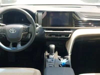 2025 Toyota Camry E 2.5 Litres 4 Cylinders Petrol Engine White Beige Sedan GCC Specs Automatic