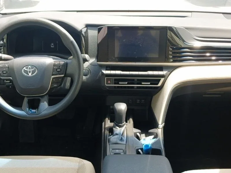 2025 Toyota Camry E 2.5 Litres 4 Cylinders Petrol Engine White Beige Sedan GCC Specs Automatic
