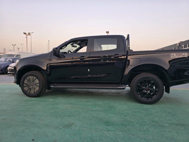 2026 ISUZU D-MAX GT 3.0L TURBO DIESEL4 Cylinders DC 4×4 Black Pickup Truck GCC Specs