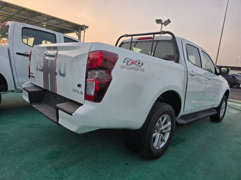 2026 ISUZU D-MAX GT 3.0L TURBO DIESEL4 Cylinders DC 4×4 White Grey Pickup Truck GCC