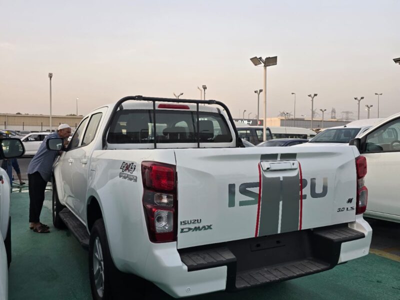2026 ISUZU D-MAX GT 3.0L TURBO DIESEL4 Cylinders DC 4×4 White Grey Pickup Truck GCC