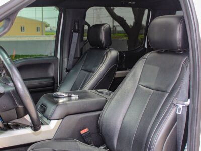 2020 FORD F-150 LARIAT 5.0 Litres 8 Cylinders Petrol Engine White Black Pickup Truck