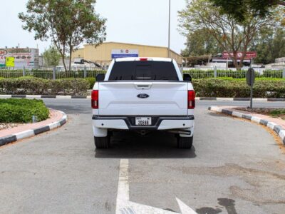 2020 FORD F-150 LARIAT 5.0 Litres 8 Cylinders Petrol Engine White Black Pickup Truck