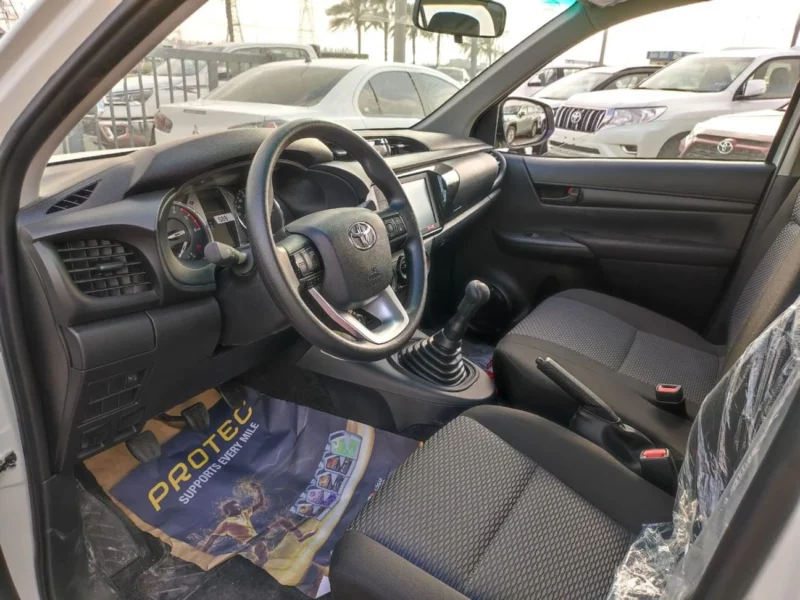 2026 Toyota Hilux SR5 Double Cabin 2.4L Diesel 4 Cylinders Turbo Engine White Black Pickup