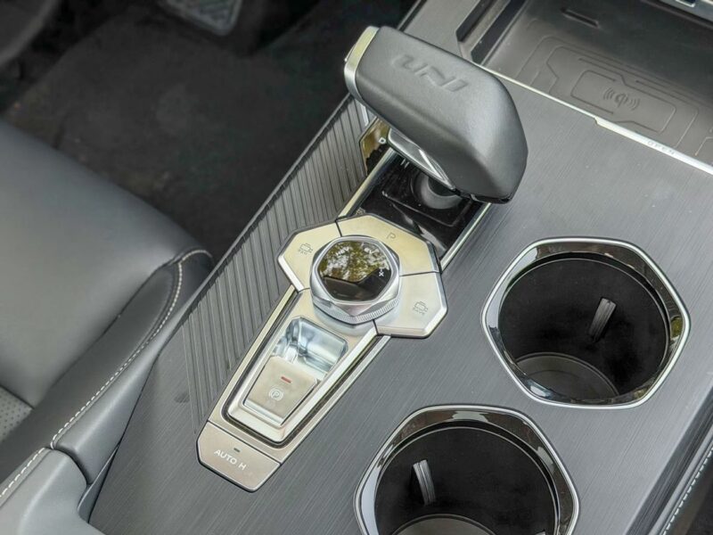 2024 Changan UNI-K Platinum 1.5 Litres Plug-in Hybrid 4 Cylinders Engine White Grey SUV