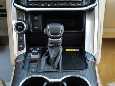 2026 Toyota Land Cruiser VXR Hybrid 3.5-liter twin-turbo V6 Engine Black Beige SUV GCC Specs