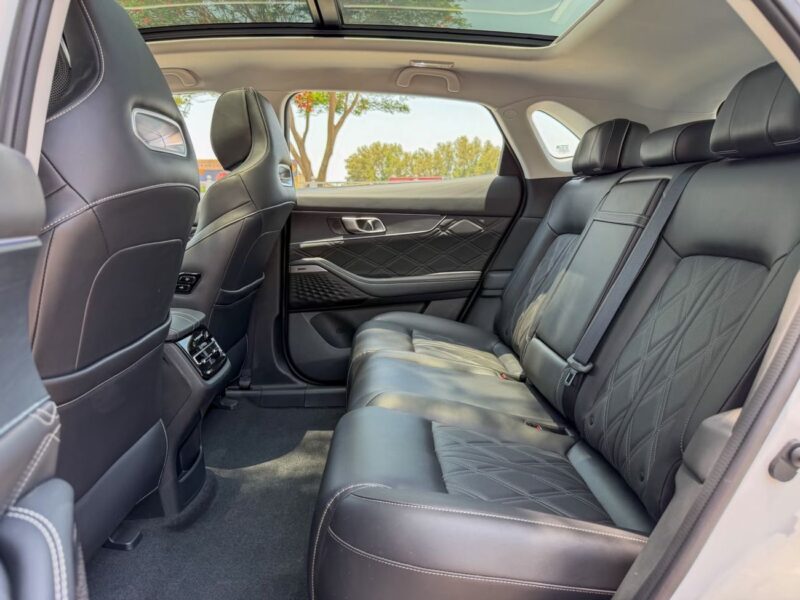 2024 Changan UNI-K Platinum 1.5 Litres Plug-in Hybrid 4 Cylinders Engine White Grey SUV