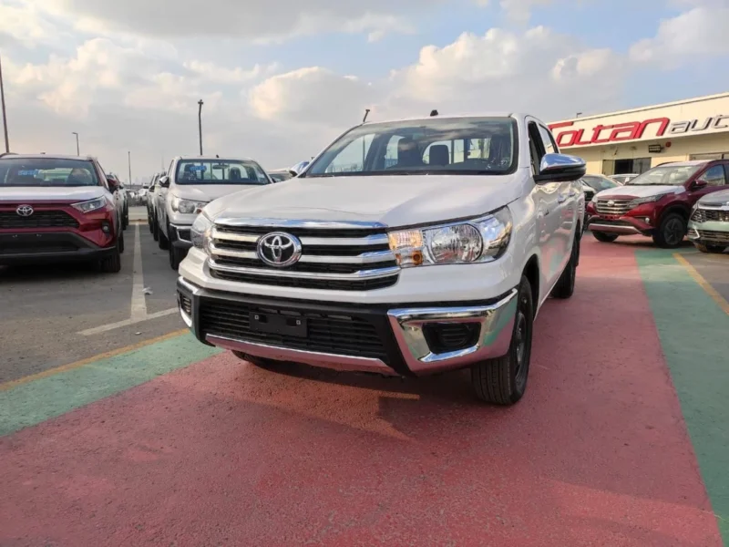 2026 Toyota Hilux SR5 Double Cabin 2.4L Diesel 4 Cylinders Turbo Engine White Black Pickup