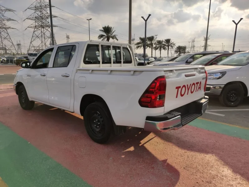 2026 Toyota Hilux SR5 Double Cabin 2.4L Diesel 4 Cylinders Turbo Engine White Black Pickup