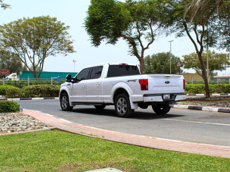 2020 FORD F-150 LARIAT 5.0 Litres 8 Cylinders Petrol Engine White Black Pickup Truck