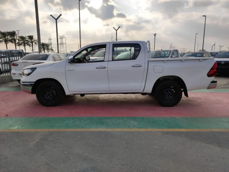 2026 Toyota Hilux SR5 Double Cabin 2.4L Diesel 4 Cylinders Turbo Engine White Black Pickup