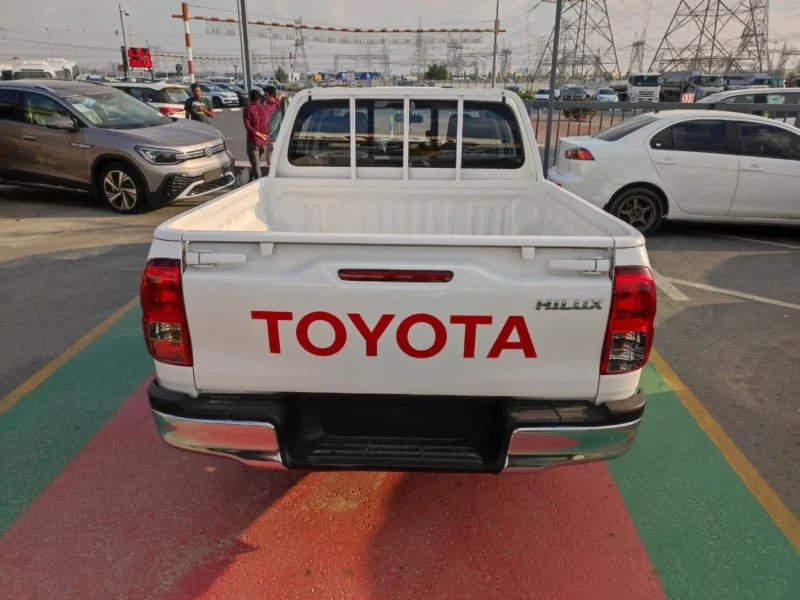 2026 Toyota Hilux SR5 Double Cabin 2.4L Diesel 4 Cylinders Turbo Engine White Black Pickup