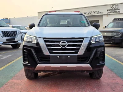2023 Nissan XTERRA SE 2.5 Litres 4 Cylinders Petrol Engine Black Grey SUV GCC Specs