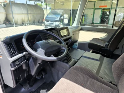 2026 Toyota Coaster 2.7l 4 Cylinders Petrol Engine M/T RWD 23 seats White Brown Bus