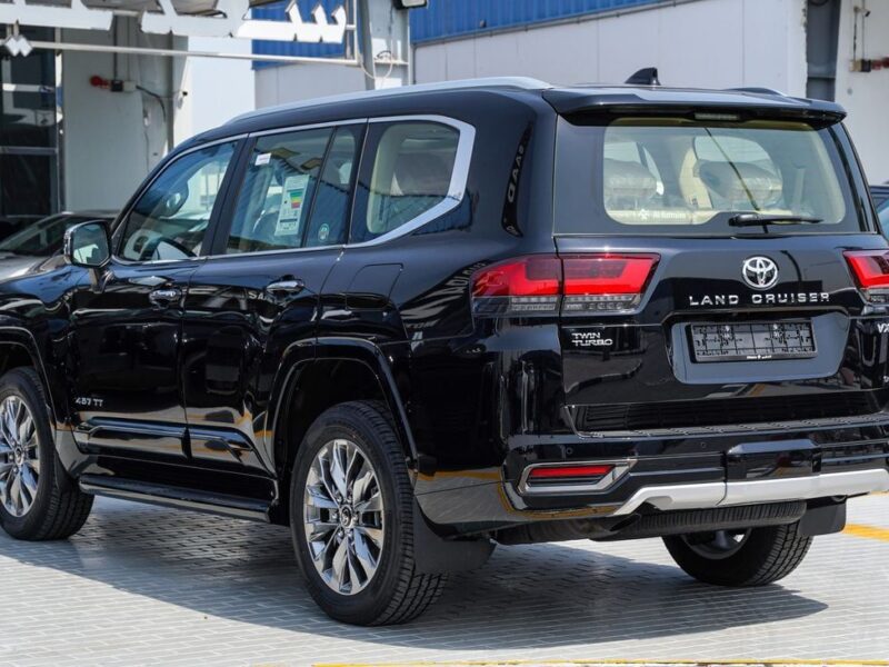 2026 Toyota Land Cruiser VXR Hybrid 3.5-liter twin-turbo V6 Engine Black Beige SUV GCC Specs
