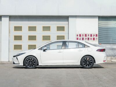 2026 TOYOTA COROLLA 2.0L Dynamic Force Petrol 4 Cylinders Engine White Black Sedan