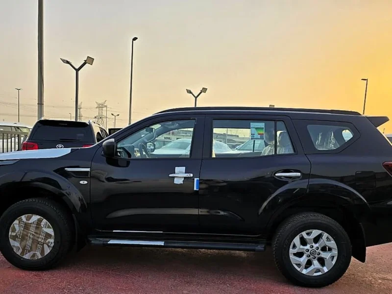 2023 Nissan XTERRA SE 2.5 Litres 4 Cylinders Petrol Engine Black Grey SUV GCC Specs
