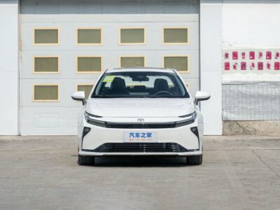 2026 TOYOTA COROLLA 2.0L Dynamic Force Petrol 4 Cylinders Engine White Black Sedan
