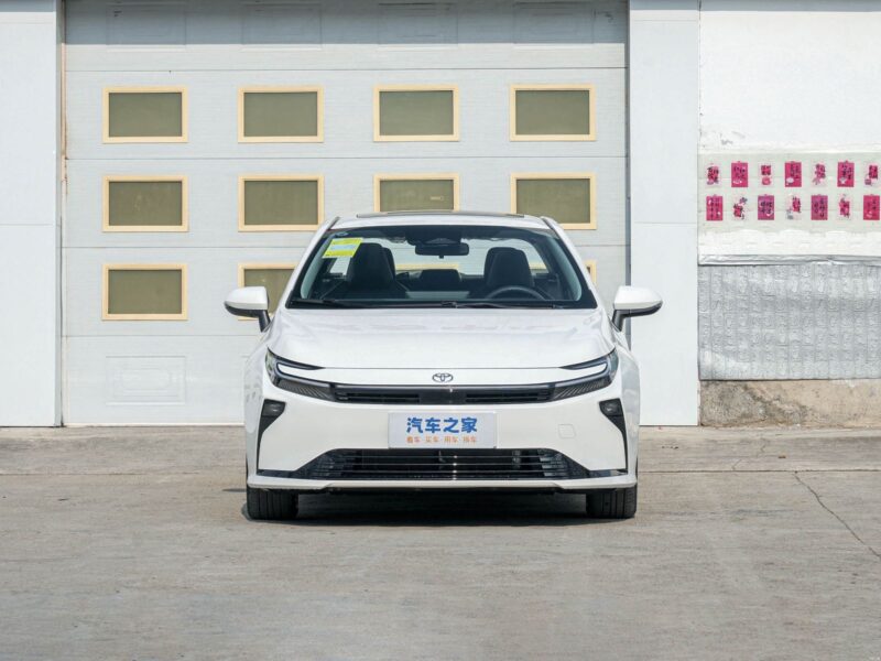 2026 TOYOTA COROLLA 2.0L Dynamic Force Petrol 4 Cylinders Engine White Black Sedan