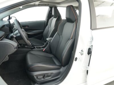 2026 TOYOTA COROLLA 2.0L Dynamic Force Petrol 4 Cylinders Engine White Black Sedan
