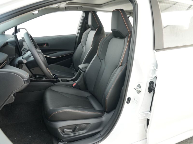 2026 TOYOTA COROLLA 2.0L Dynamic Force Petrol 4 Cylinders Engine White Black Sedan