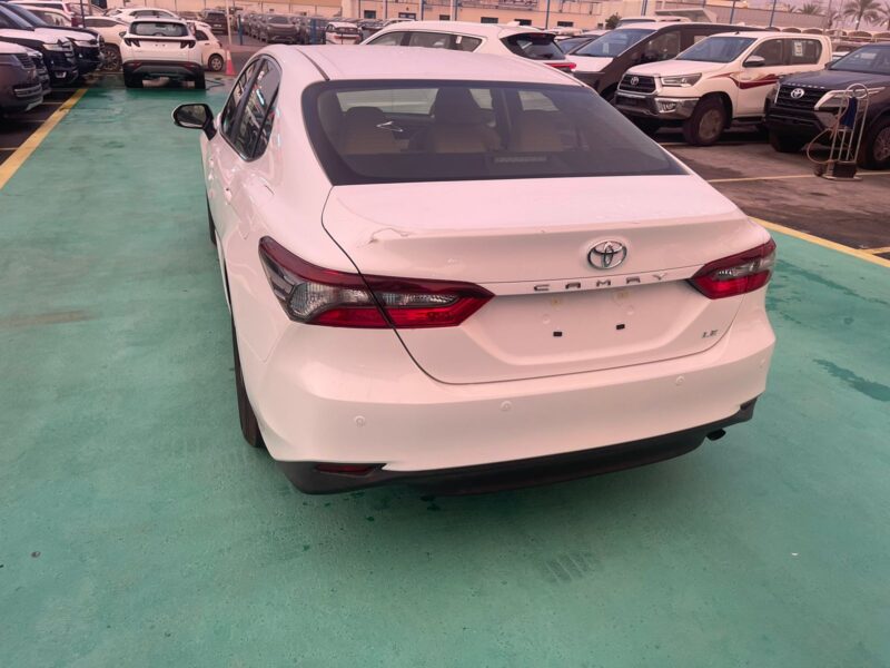 2026 Toyota Camry LE 2.5L Dynamic Force 4 Cylinder Hybrid Petrol White Beige Sedan GCC