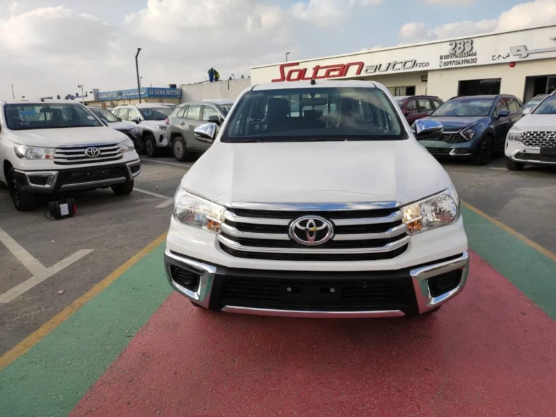 2026 Toyota Hilux SR5 Double Cabin 2.4L Diesel 4 Cylinders Turbo Engine White Black Pickup