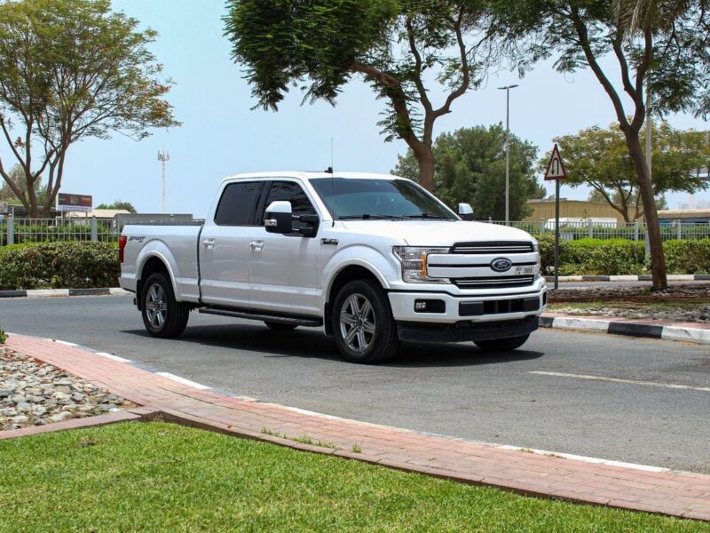 2020 FORD F-150 LARIAT 5.0 Litres 8 Cylinders Petrol Engine White Black Pickup Truck
