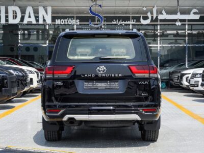 2026 Toyota Land Cruiser VXR Hybrid 3.5-liter twin-turbo V6 Engine Black Beige SUV GCC Specs