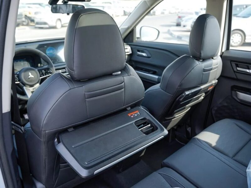 2026 Mitsubishi Destinator 1.5-liter turbocharged 4-cylinder Petrol Engine White Grey SUV GCC