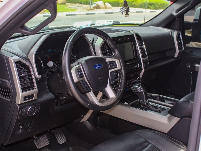2020 FORD F-150 LARIAT 5.0 Litres 8 Cylinders Petrol Engine White Black Pickup Truck
