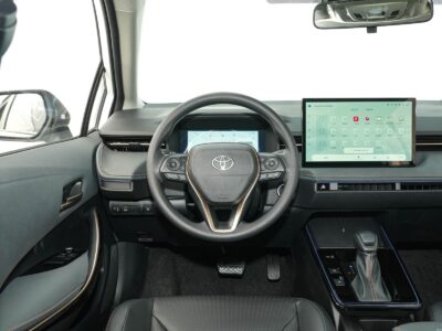 2026 TOYOTA COROLLA 2.0L Dynamic Force Petrol 4 Cylinders Engine White Black Sedan