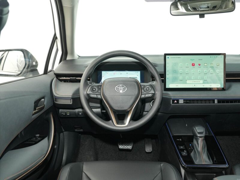 2026 TOYOTA COROLLA 2.0L Dynamic Force Petrol 4 Cylinders Engine White Black Sedan