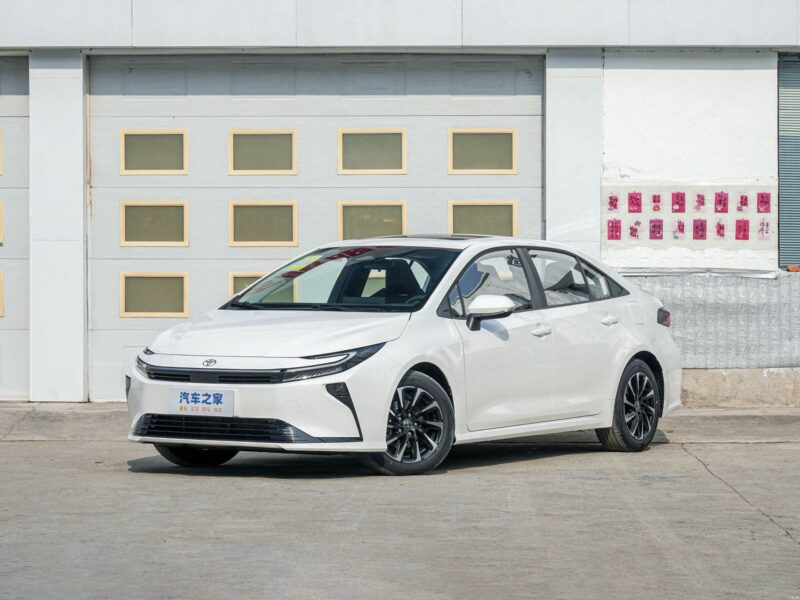 2026 TOYOTA COROLLA 2.0L Dynamic Force Petrol 4 Cylinders Engine White Black Sedan