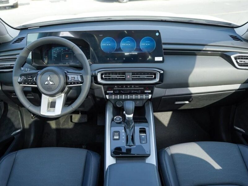 2026 Mitsubishi Destinator 1.5-liter turbocharged 4-cylinder Petrol Engine White Grey SUV GCC