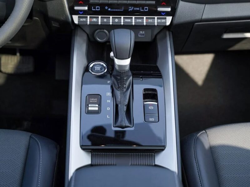 2026 Mitsubishi Destinator 1.5-liter turbocharged 4-cylinder Petrol Engine White Grey SUV GCC