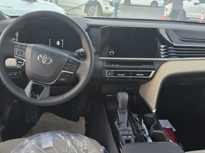 2026 Toyota Camry LE 2.5L Dynamic Force 4 Cylinder Hybrid Petrol White Beige Sedan GCC