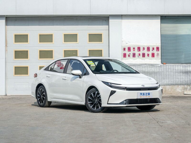 2026 TOYOTA COROLLA 2.0L Dynamic Force Petrol 4 Cylinders Engine White Black Sedan