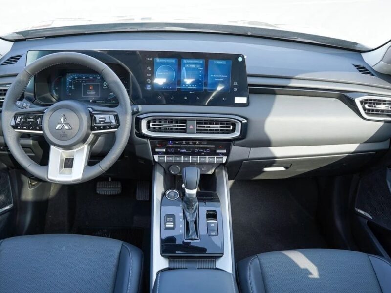 2026 Mitsubishi Destinator 1.5-liter turbocharged 4-cylinder Petrol Engine Grey SUV GCC